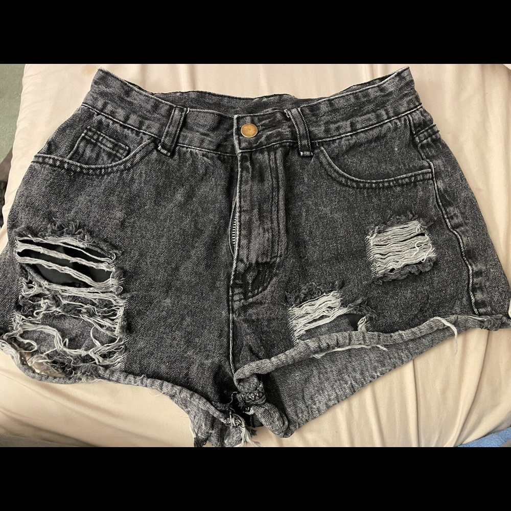 Super cute high waisted ripped jean shorts. Message me for more details